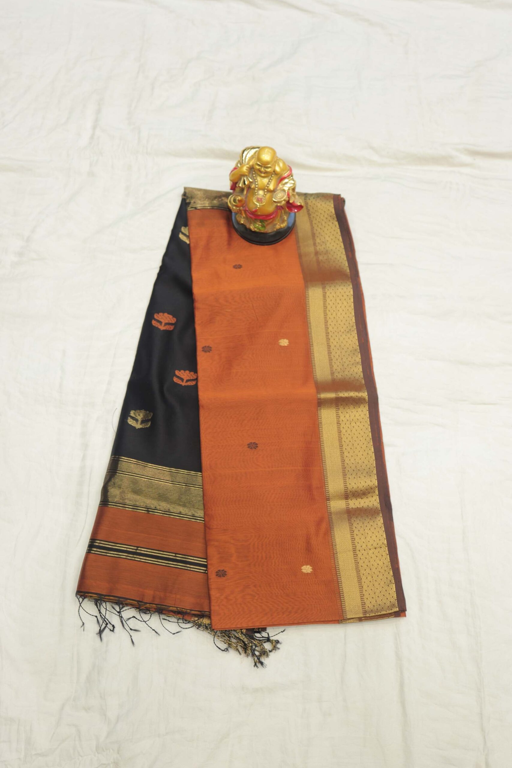 Copy of RORO4335 Maheshwari Big Border Saree - Image 1